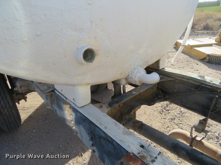 image for item DI9936 2002 Chevrolet C6500 tank truck