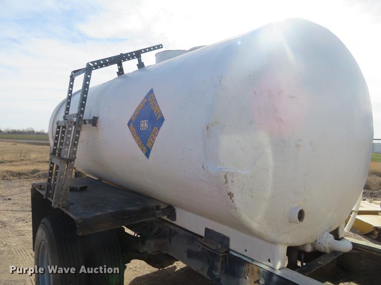 image for item DI9936 2002 Chevrolet C6500 tank truck