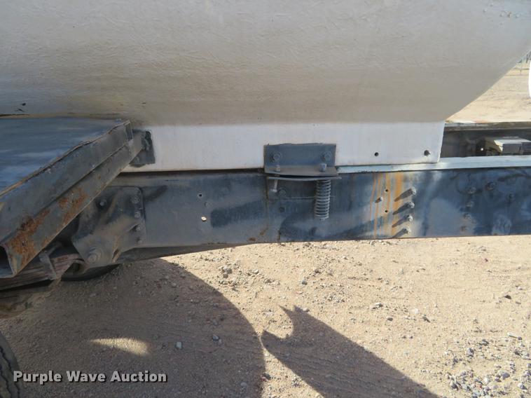 image for item DI9936 2002 Chevrolet C6500 tank truck