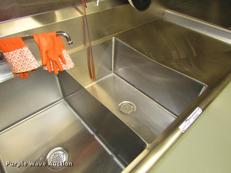 image for item DO9066 Stainless steel triple sink and table