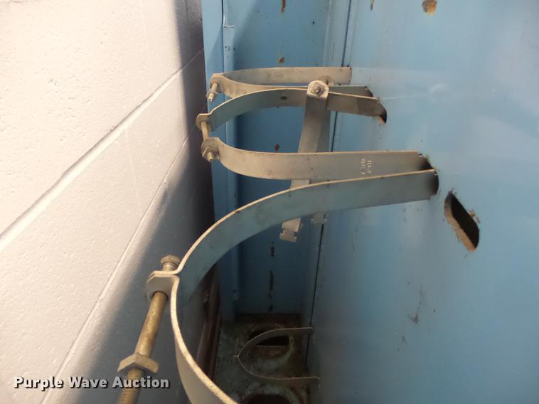 image for item DT9913 1997 Mako compressor