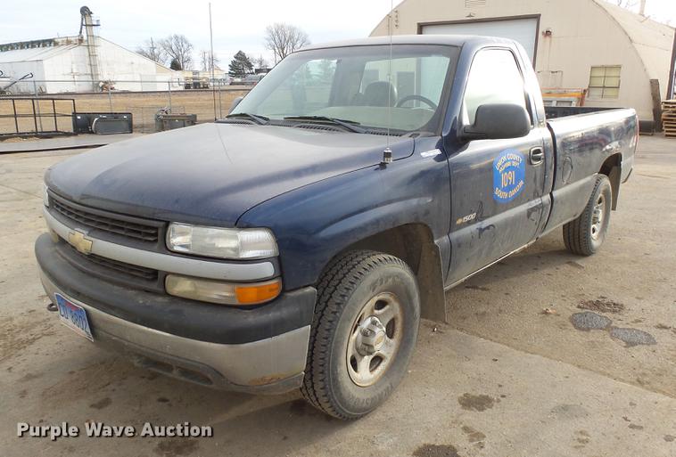 image for item DX9033 2000 Chevrolet Silverado 1500 pickup truck
