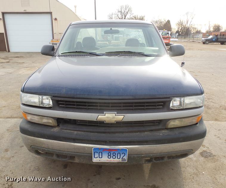 image for item DX9033 2000 Chevrolet Silverado 1500 pickup truck