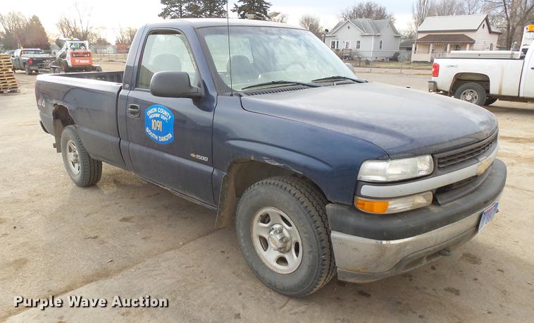 image for item DX9033 2000 Chevrolet Silverado 1500 pickup truck