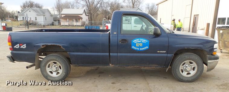 image for item DX9033 2000 Chevrolet Silverado 1500 pickup truck