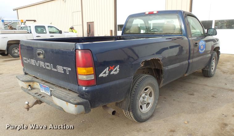 image for item DX9033 2000 Chevrolet Silverado 1500 pickup truck