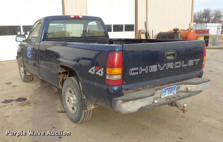 image for item DX9033 2000 Chevrolet Silverado 1500 pickup truck