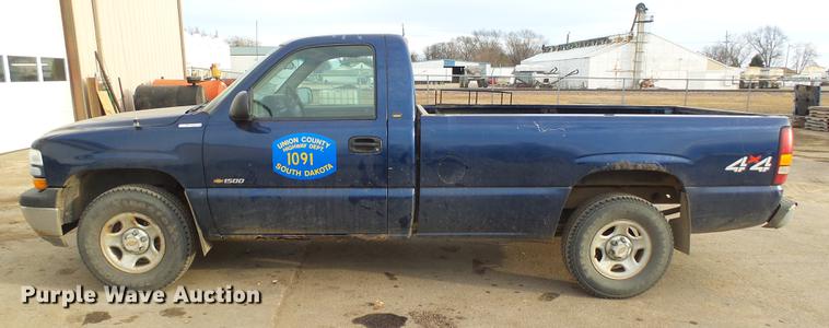 image for item DX9033 2000 Chevrolet Silverado 1500 pickup truck