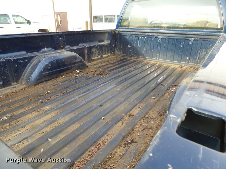 image for item DX9033 2000 Chevrolet Silverado 1500 pickup truck