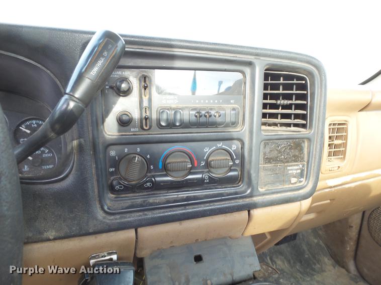 image for item DX9033 2000 Chevrolet Silverado 1500 pickup truck