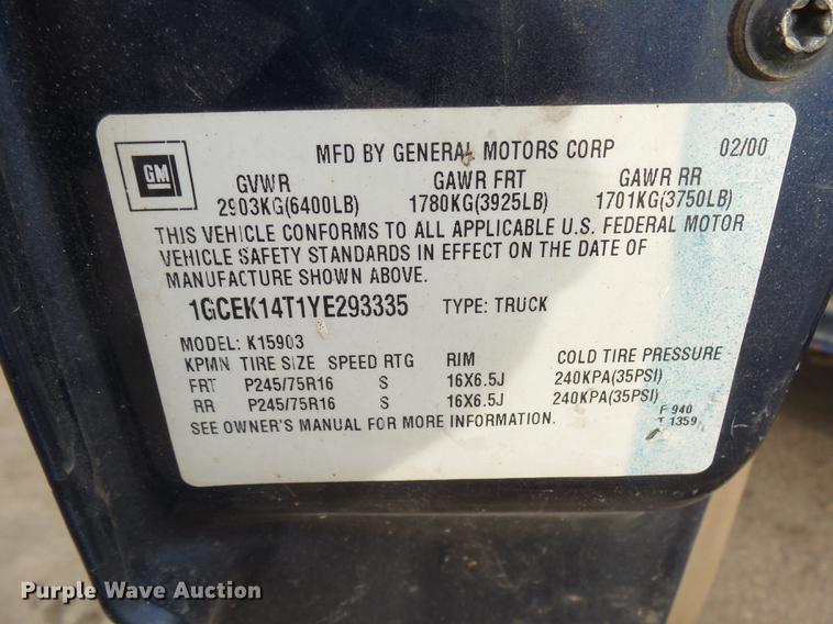 image for item DX9033 2000 Chevrolet Silverado 1500 pickup truck