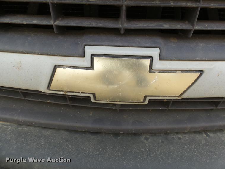 image for item DX9033 2000 Chevrolet Silverado 1500 pickup truck