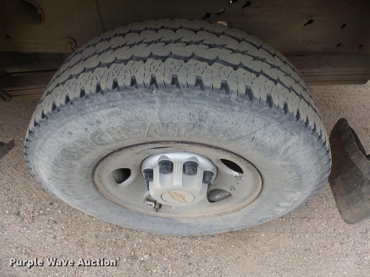 image for item DX9033 2000 Chevrolet Silverado 1500 pickup truck