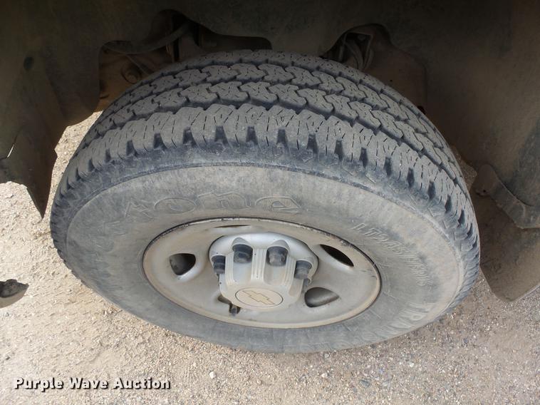 image for item DX9033 2000 Chevrolet Silverado 1500 pickup truck