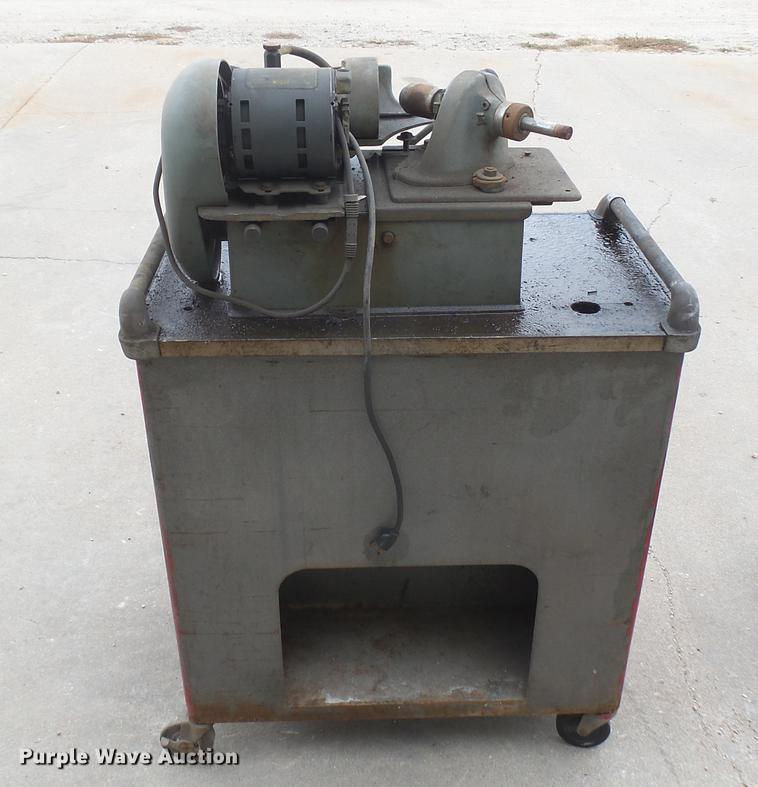 Sioux 624 valve face grinder in El Dorado, KS Item DX9838 sold Purple Wave