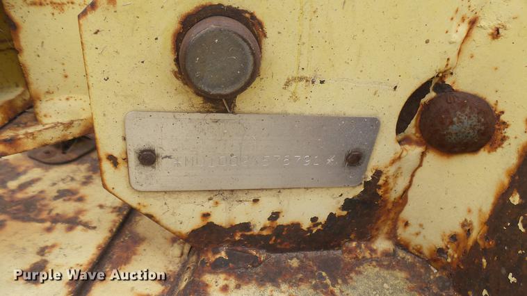 image for item DX9852 John Deere mower deck