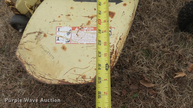 image for item DX9852 John Deere mower deck