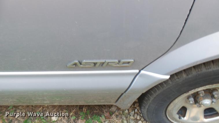 image for item DX9859 2000 Chevrolet Astro van