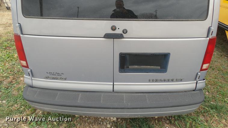 image for item DX9859 2000 Chevrolet Astro van