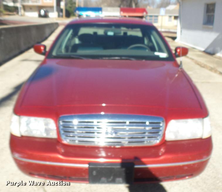 image for item DX9949 2000 Ford Crown Victoria Police Interceptor