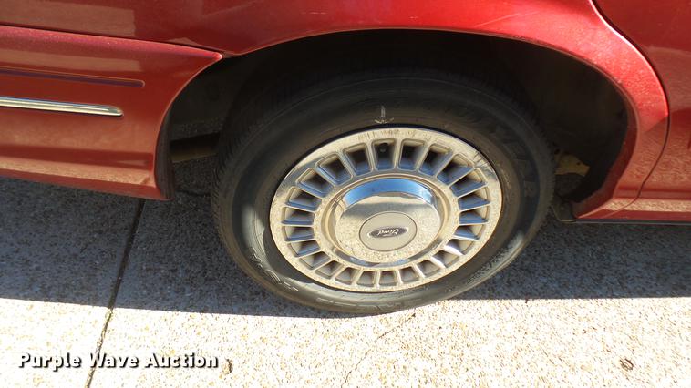 image for item DX9949 2000 Ford Crown Victoria Police Interceptor