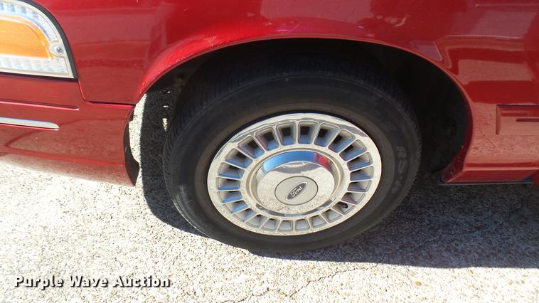 image for item DX9949 2000 Ford Crown Victoria Police Interceptor