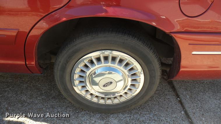 image for item DX9949 2000 Ford Crown Victoria Police Interceptor