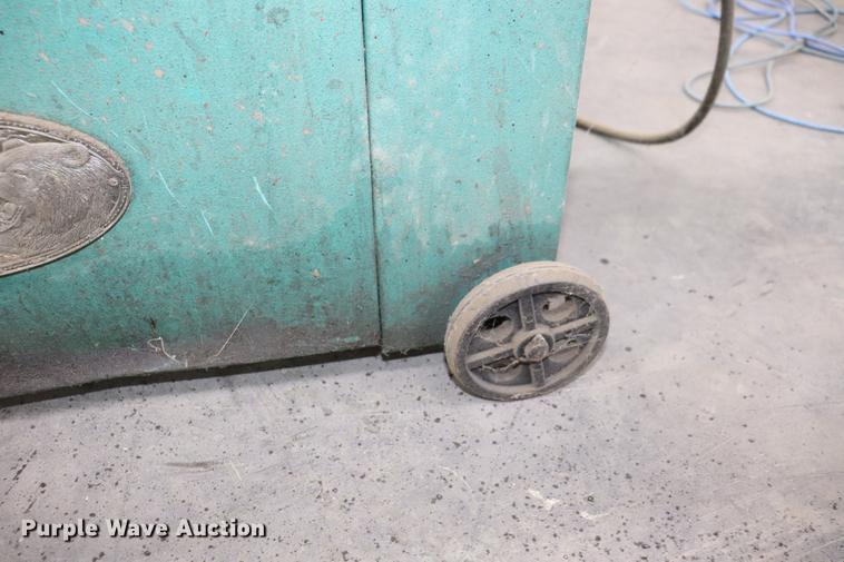 image for item EC9262 Grizzly bandsaw