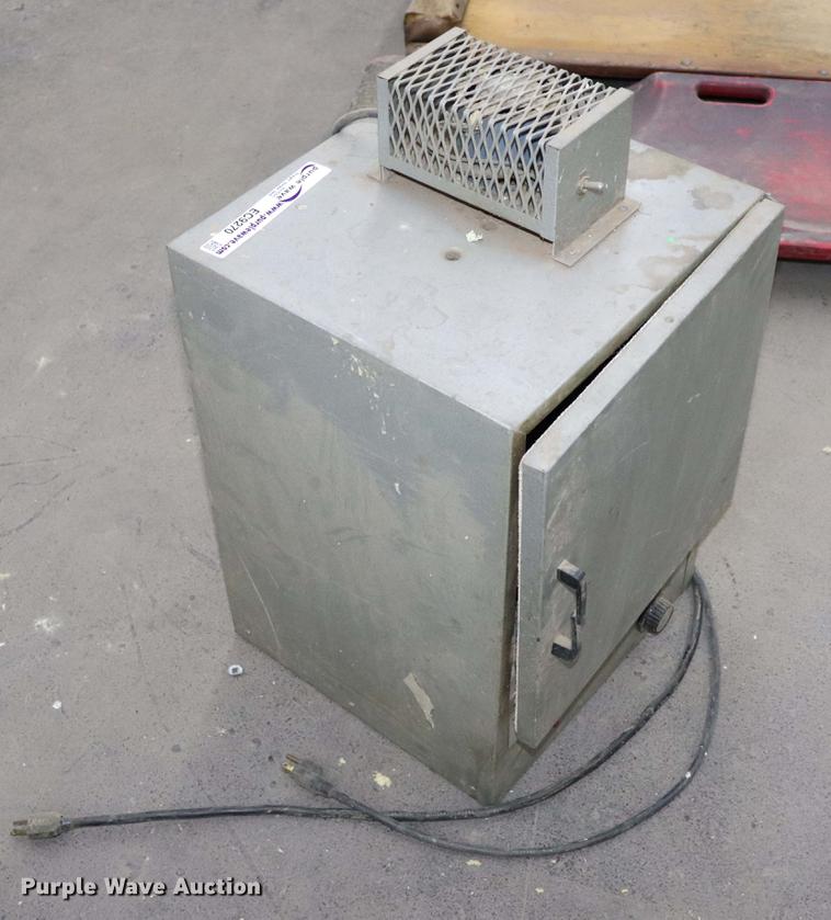 Plastic mold oven in Chetopa, KS Item EC9270 sold Purple Wave