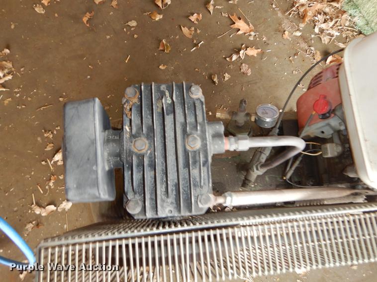 image for item EC9851 2001 Speedaire air compressor