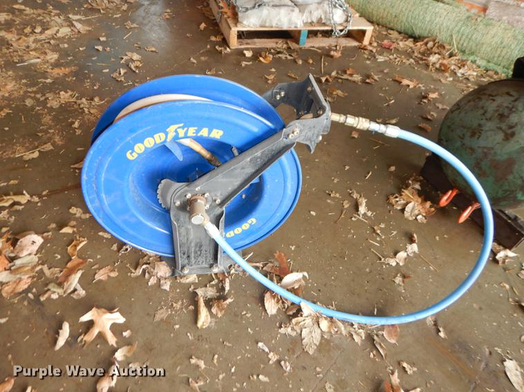 image for item EC9851 2001 Speedaire air compressor