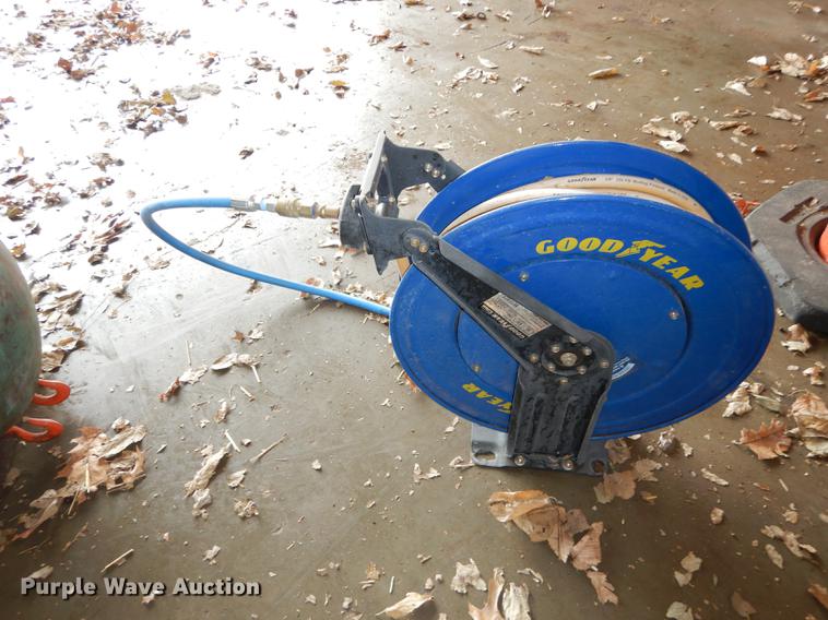 image for item EC9851 2001 Speedaire air compressor