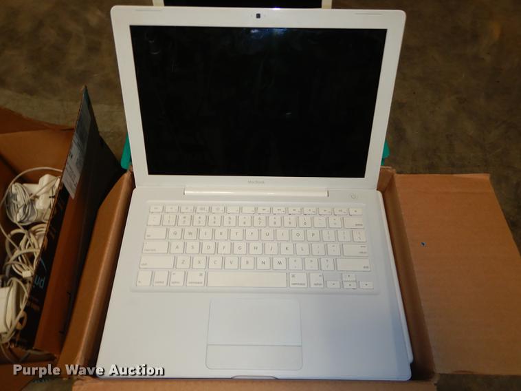 image for item EC9853 (18) Macbook A1181 laptops