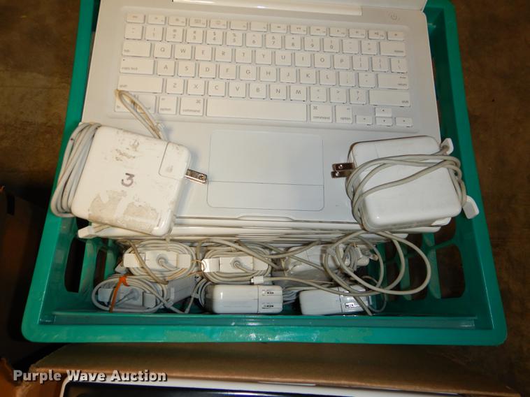 image for item EC9853 (18) Macbook A1181 laptops