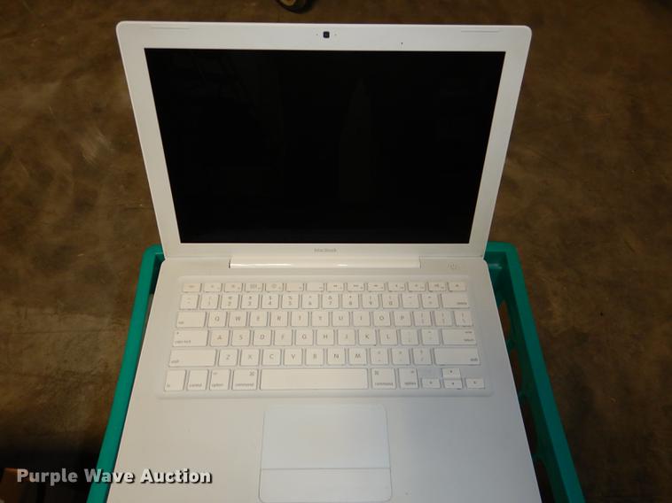 image for item EC9853 (18) Macbook A1181 laptops