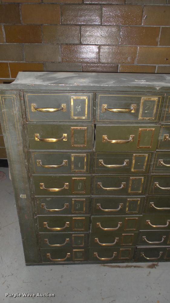 image for item ED9113 Metal filing cabinet