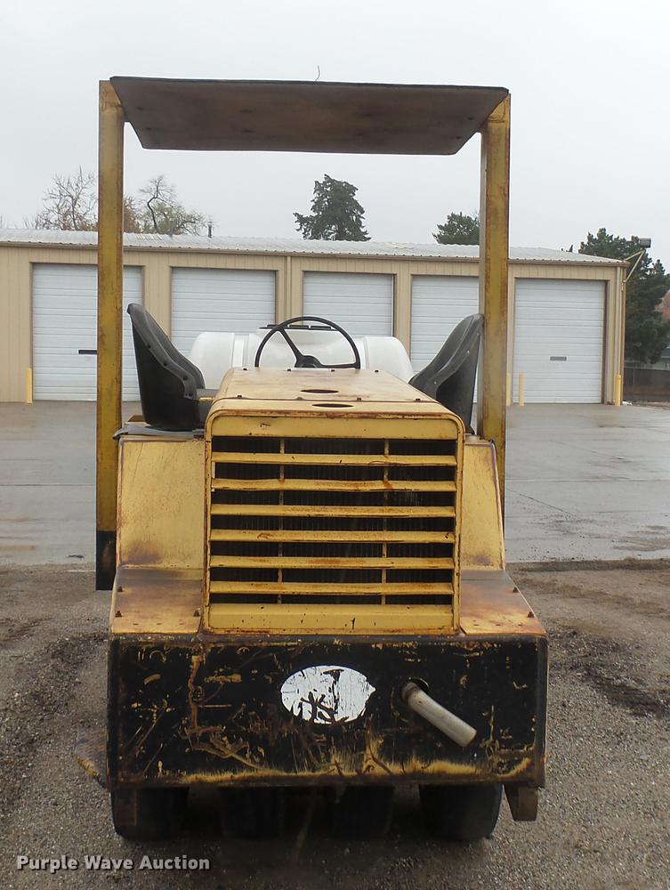 image for item ED9143 Hyster pneumatic roller