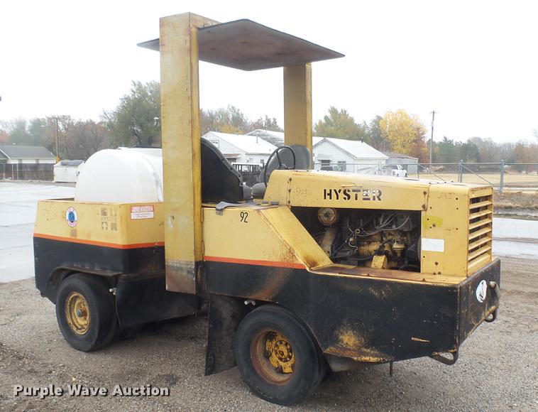 image for item ED9143 Hyster pneumatic roller