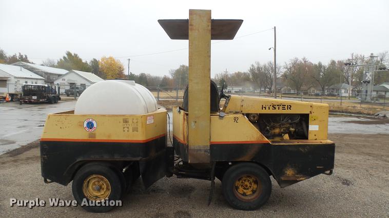 image for item ED9143 Hyster pneumatic roller