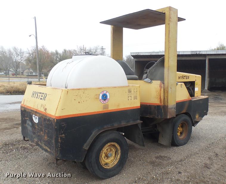 image for item ED9143 Hyster pneumatic roller