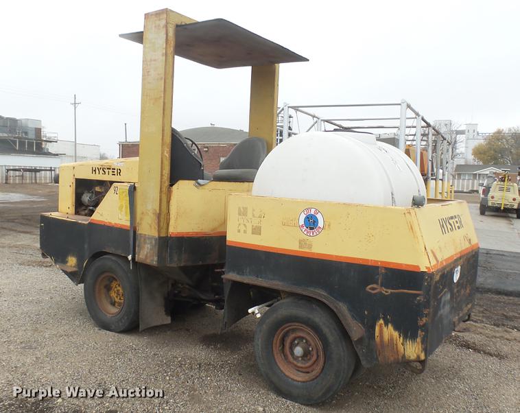 image for item ED9143 Hyster pneumatic roller