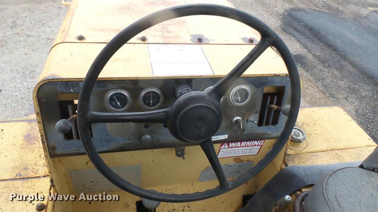 image for item ED9143 Hyster pneumatic roller