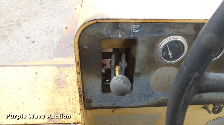 image for item ED9143 Hyster pneumatic roller