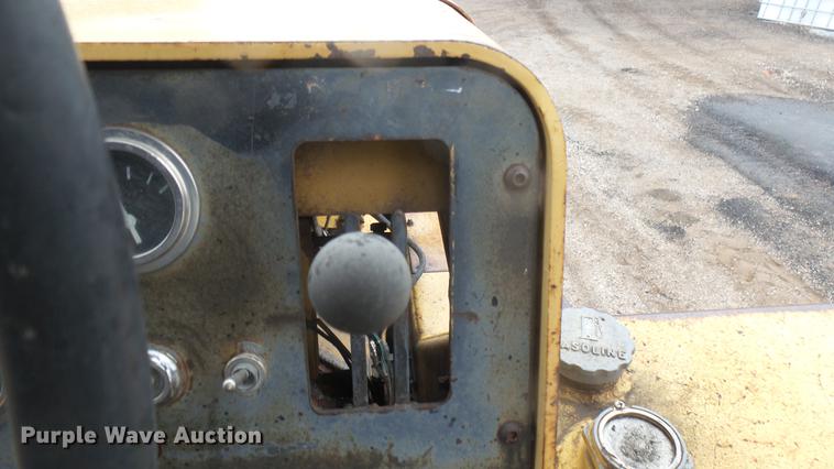 image for item ED9143 Hyster pneumatic roller