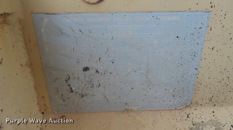 image for item ED9143 Hyster pneumatic roller