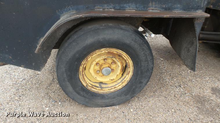 image for item ED9143 Hyster pneumatic roller