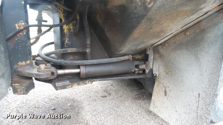 image for item ED9143 Hyster pneumatic roller