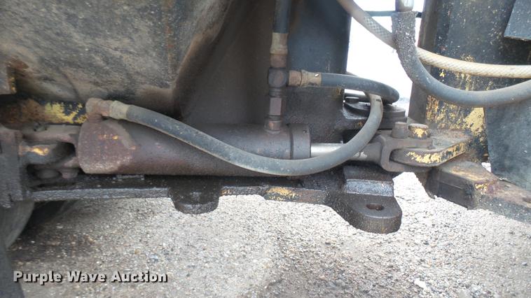 image for item ED9143 Hyster pneumatic roller