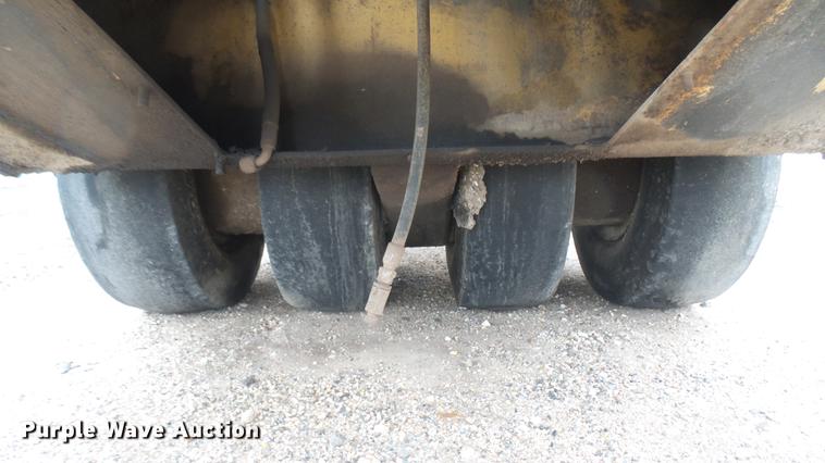 image for item ED9143 Hyster pneumatic roller