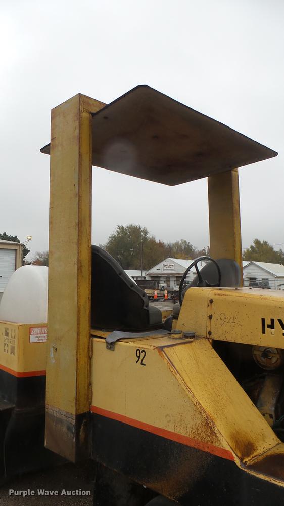 image for item ED9143 Hyster pneumatic roller